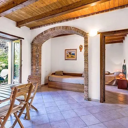 Daire In Sleeps 3 With Air Con Santa Caterina Dello Ionio Marina